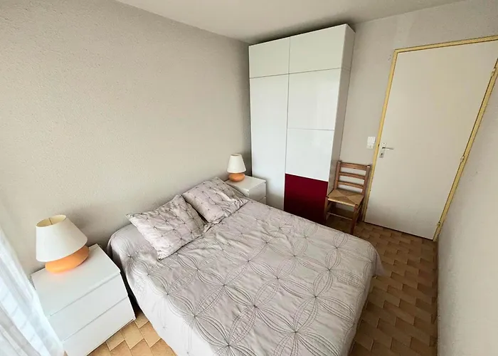 4 Personnes En Bord De Avec Jardin Privatif A Port Camargue - Fr-1-716-87 *