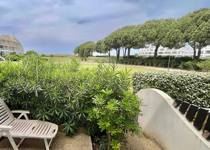 4 Personnes En Bord De Avec Jardin Privatif A Port Camargue - Fr-1-716-87